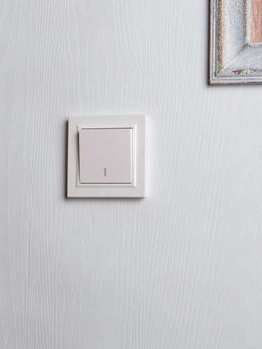 BRITE Выключ. 1-кл. прох. с инд. 10А ВС10-1-7-БрЖ жемч. IEK | код BR-V12-1-10-K36 | IEK фото 3