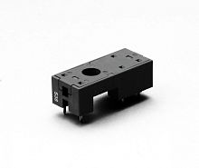 Розетка для монтажа на плате для реле 40.31, 40.41, в комплекте металлическая клипса 095.51, версия: черный цвет (заказ минимум/кратно 1000шт) | код 951320SMA | FINDER