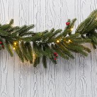 Еловый шлейф с ягодами и гирляндой NEON-NIGHT 1.8 м, 30 LED, 31 В, литой, теплое белое свечение | код 307-113 | NEON-NIGHT