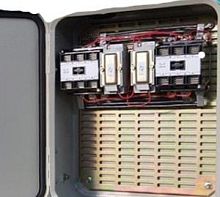 Контактор ПМЛ-5510В 42В 50Гц, реверсивный, 125А, IP54, О2 | код A8017-T529875040 | РЕЛЕ И АВТОМАТИКА