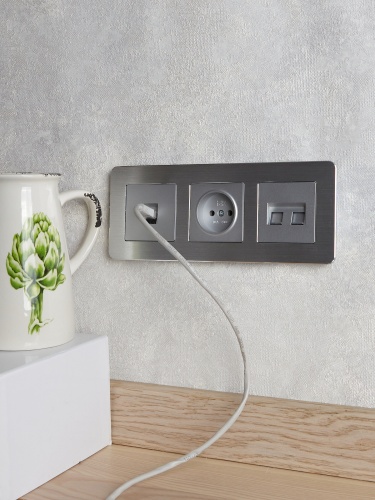 BRITE Рамка 3-мест. РУ-3-1-Бр металл алюм. RE AL IEK | код BR-M32-M-21-K47 | IEK фото 3 BRITE Рамка 3-мест. РУ-3-1-Бр металл алюм. RE AL IEK | код BR-M32-M-21-K47 | IEK фото 3