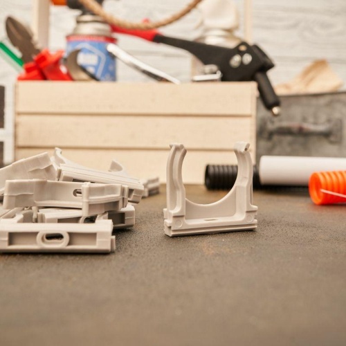 Крепеж-клипса для трубы 40 мм серая (5 шт./уп.), REXANT | код 28-0140-4 | REXANT Крепеж-клипса для трубы 40 мм серая (5 шт./уп.), REXANT | код 28-0140-4 | REXANT