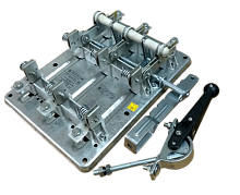 Рубильник с предохранителями РПС-2/1Л(П)исп.4 номинальный ток 250 А, со смещенным приводом, вал 180 мм, левый (правый) серии РП на общей плите ТУ 3424-002-01395420-01 (исполнения 4), на изоляторах из армамида, предохранителями не комплектуются | код