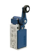 Выключатель концевой синхроного переключения угловой 2-х направленный с пластмассовой консолью и пластмассовым роликом Ф18мм (1НО+2НЗ), L5K25MEP121 | код L5K25MEP121 | EMAS