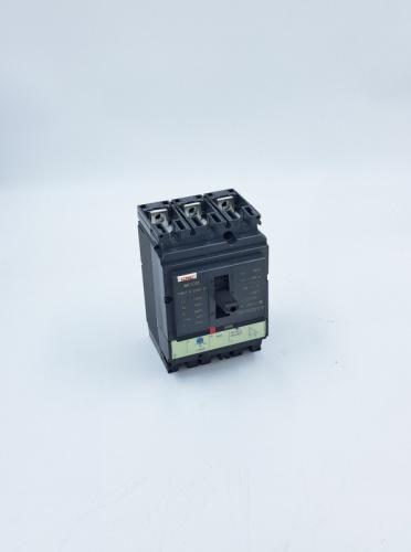 Выключатель в литом корпусе YCM3 T/A 250N 3P 80A 50кА | код B050902 | CNC Выключатель в литом корпусе YCM3 T/A 250N 3P 80A 50кА | код B050902 | CNC