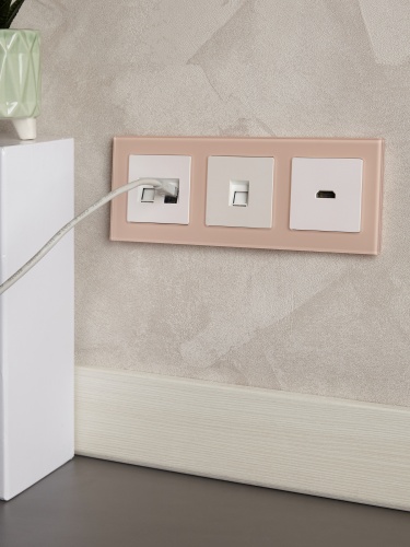 BRITE Рамка 3-мест. РУ-3-2-БрП стекло персиковый матовый IEK | код BR-M32-G-31-K96 | IEK фото 3