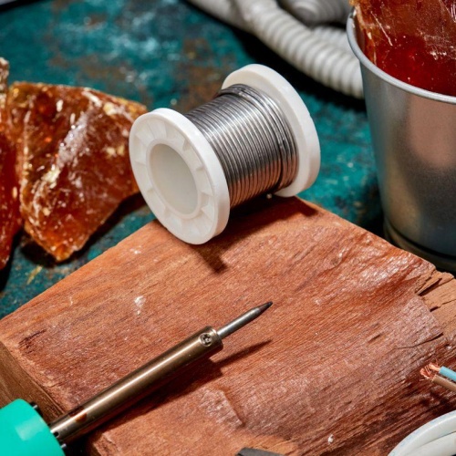 Припой с канифолью ПОС-61, 100г, 2мм, (олово 61%, свинец 39%), катушка | код 09-3173 | REXANT фото 4 Припой с канифолью ПОС-61, 100г, 2мм, (олово 61%, свинец 39%), катушка | код 09-3173 | REXANT фото 4