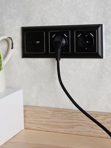 Розетка BRITE USB A+C 18Вт РЮ11-1-БрЧ черн. | код. BR-U22-018-K02 | IEK фото 4