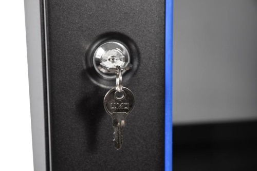 Шкаф коммутационный ШРН-Э-18.650-9005 18U 600х650мм передн. двер. стеклян. 50кг черн. ЦМО 1213971