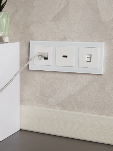 BRITE Рамка 3-мест. РУ-3-2-Бр стекло бел. матовый IEK | код BR-M32-G-31-K01 | IEK фото 5