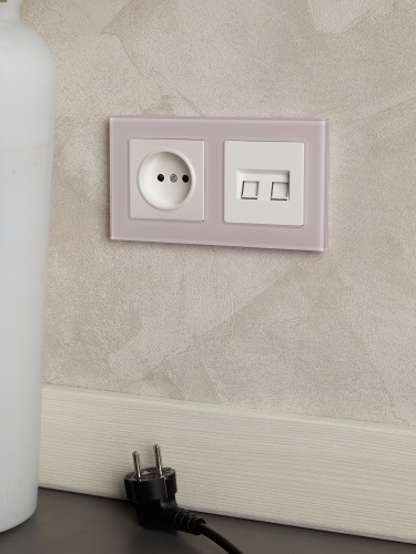 BRITE Рамка 2-мест. РУ-2-2-Бр стекло розовый матовый IEK | код BR-M22-G-31-K14 | IEK фото 4