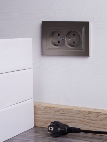 BRITE Роз. 2-я без з/к с з/ш 10А в сб. РСш12-2-БрШ шамп. IEK | код BR-R23-10-K37-F | IEK фото 4