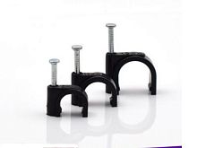 Скоба 18мм круглая пластиковая -черная HLT | код 084-07-107 | HLT