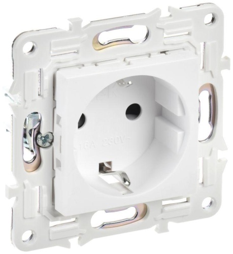 SKANDY Розетка с заземлением с защитными шторками 16А SK-R04W арктический белый IEKновинка | код SK-R14-16-K01 | IEK