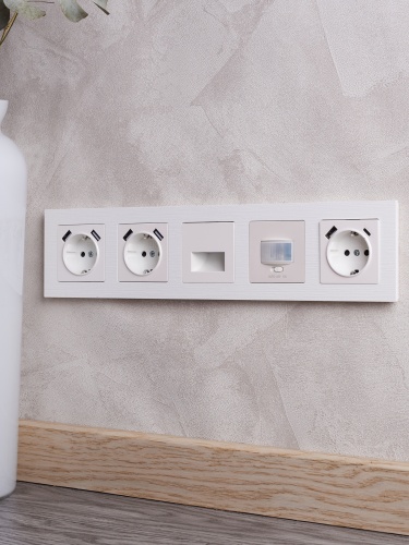 Рамка 5-м BRITE РУ-5-Бр бел. рифленый | код BR-M52-51-K01 | IEK фото 4 Рамка 5-м BRITE РУ-5-Бр бел. рифленый | код BR-M52-51-K01 | IEK фото 4