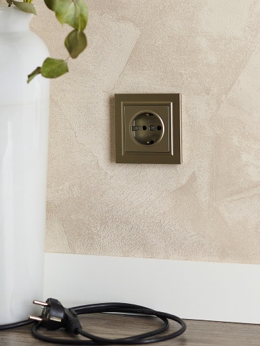 BRITE Рамка 1-местная РУ-1-БрШ шампань | код BR-M12-K37 | IEK фото 6 BRITE Рамка 1-местная РУ-1-БрШ шампань | код BR-M12-K37 | IEK фото 6