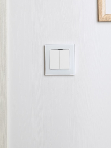 Рамка 1-м BRITE РУ-1-2-БрБ стекло бел. | код. BR-M12-G-K01 | IEK фото 5