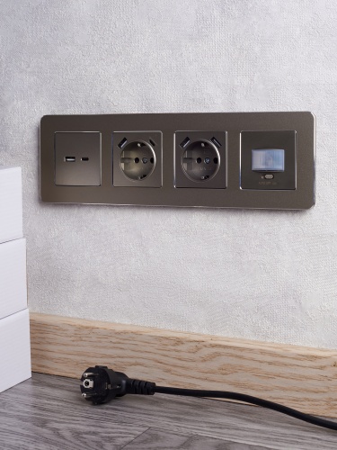 Розетка BRITE РЮш10-1-БрШ 16А с USB A+A 2.1А с заземл. защ. шторки шампань | код. BR-R14-16-U21-D21-K37 | IEK фото 2 Розетка BRITE РЮш10-1-БрШ 16А с USB A+A 2.1А с заземл. защ. шторки шампань | код. BR-R14-16-U21-D21-K37 | IEK фото 2