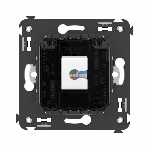 Avanti Компьютерная розетка RJ-45 без шторки в стену, кат.6 одинарная, Черный квадрат | код 4402693 | DKC фото 4 Avanti Компьютерная розетка RJ-45 без шторки в стену, кат.6 одинарная, Черный квадрат | код 4402693 | DKC фото 4